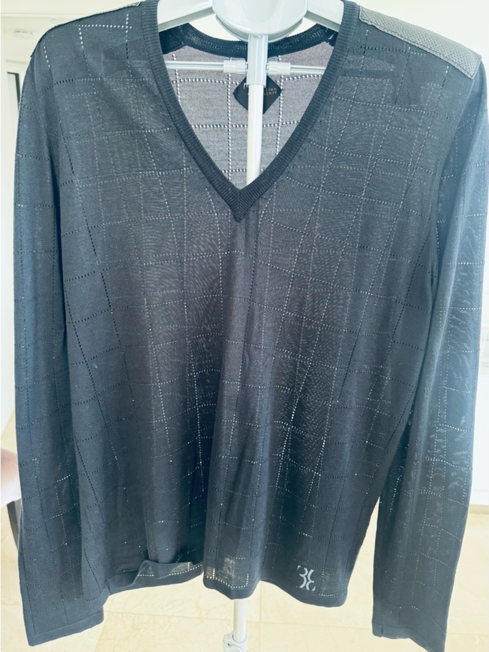 Men's Black V-Neck Lightweight Knit Sweater with Subtle Grid Detail, L